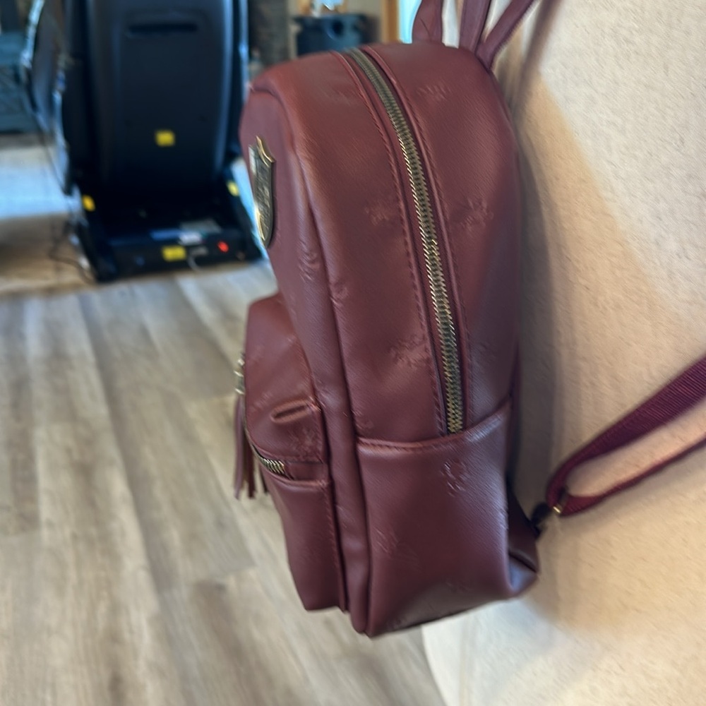 Harry Potter world burgundy Griffindor 11” backpack unused condition - Picture 7 of 10